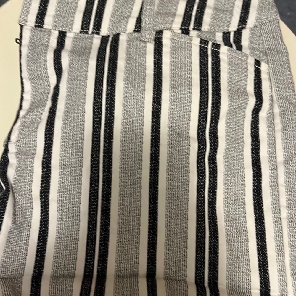 🆕 Ladies Old Navy Pixie Mid-Rise Shorts 💗 Size 8